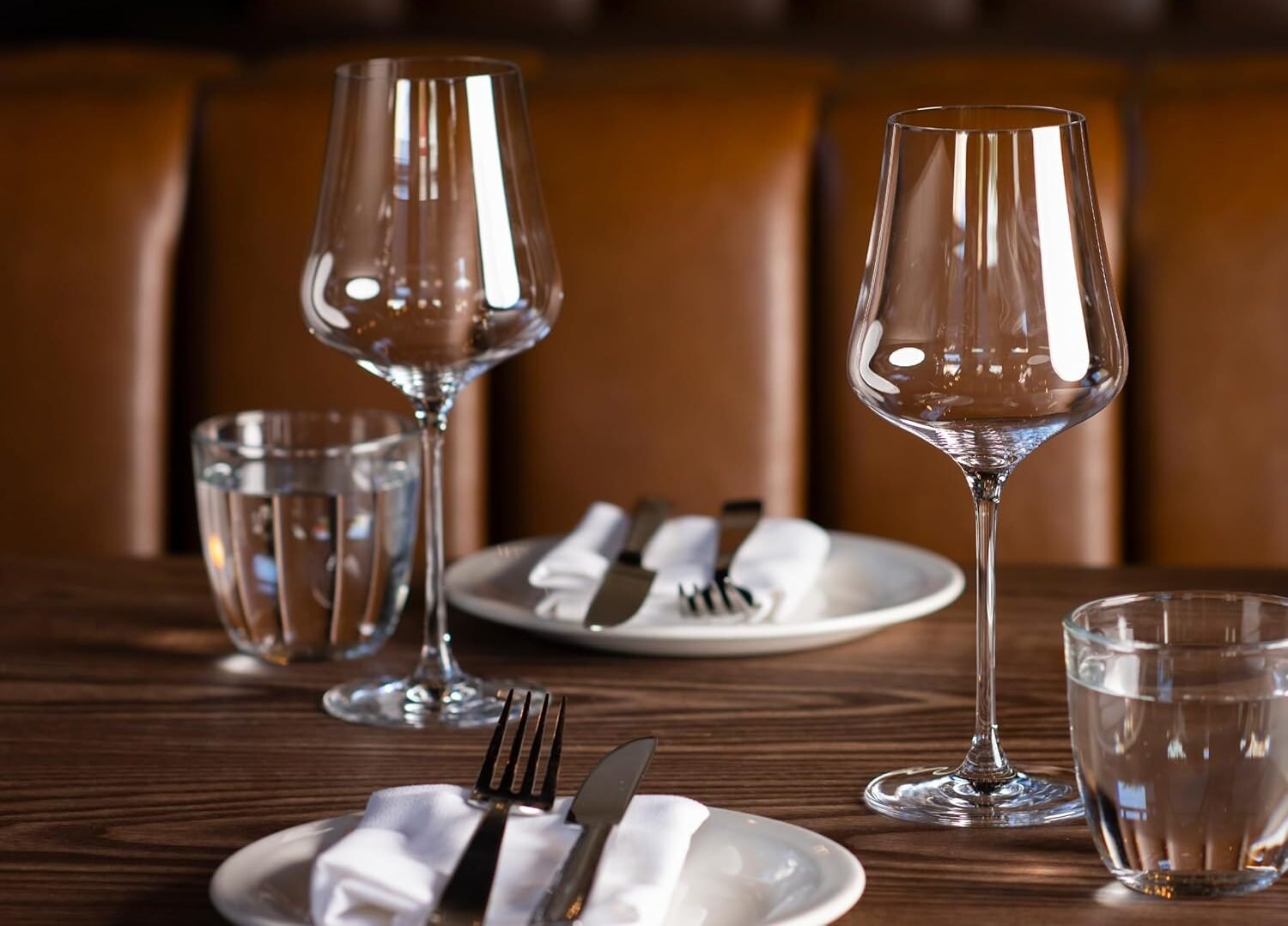 16oz Universal Wine Glass for Red and White Wine - Image 4